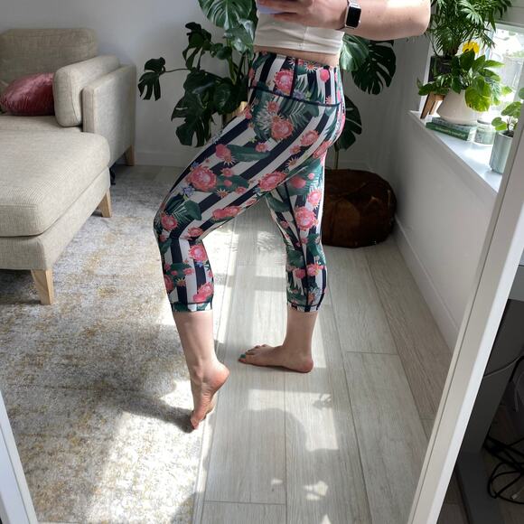 Lululemon Floral Stripe Print Wunder Under Crop Leggings Size 4 - Picture 3 of 4